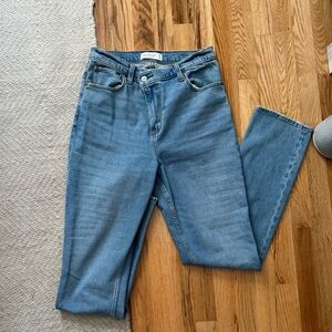 Abercrombie 90’s Slim Straight Ultra High Rise. Size 28/6r